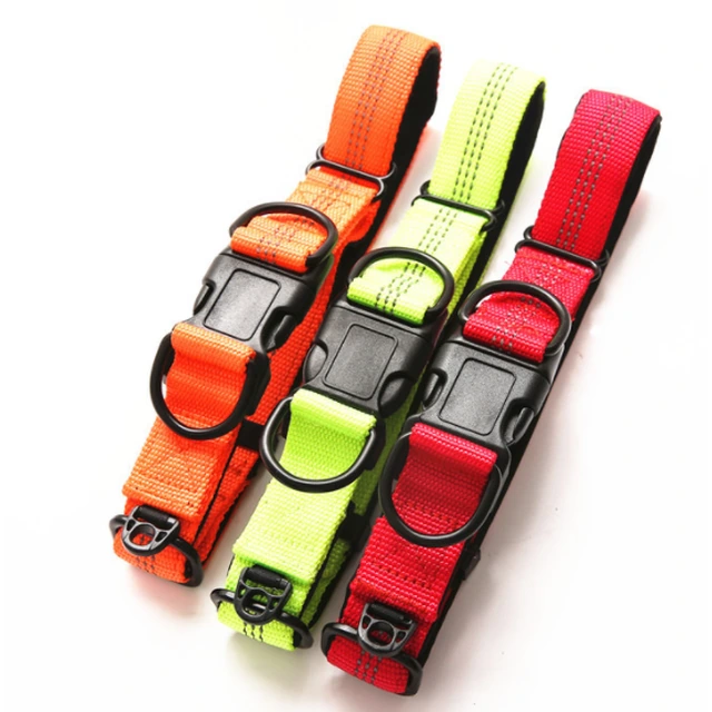 Reflective dog collar in heavy-duty nylon with welded metal D-ring and quick-release buckle - wholesale supplier